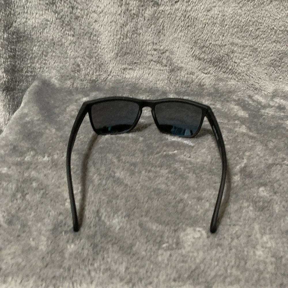 Foster Grant Polarized Sunglasses Black Blue Mirror YMA 1803 BLK BLU MIR POL